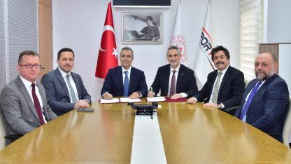 Karaman’a Yeni Spor Yatırımları: Halı Sahalar ve Yarı Olimpik Havuz Müjdesi