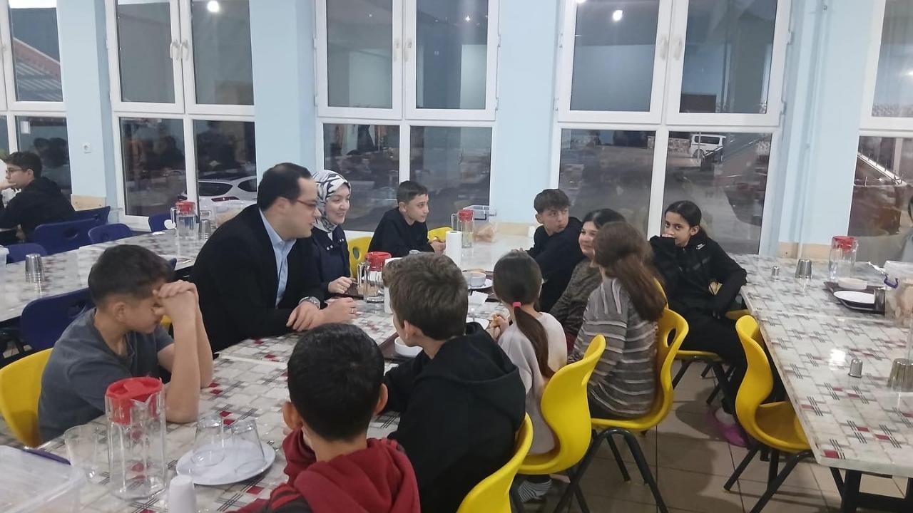 Kaymakam Avcı İftarını Öğrencilerle Açtı