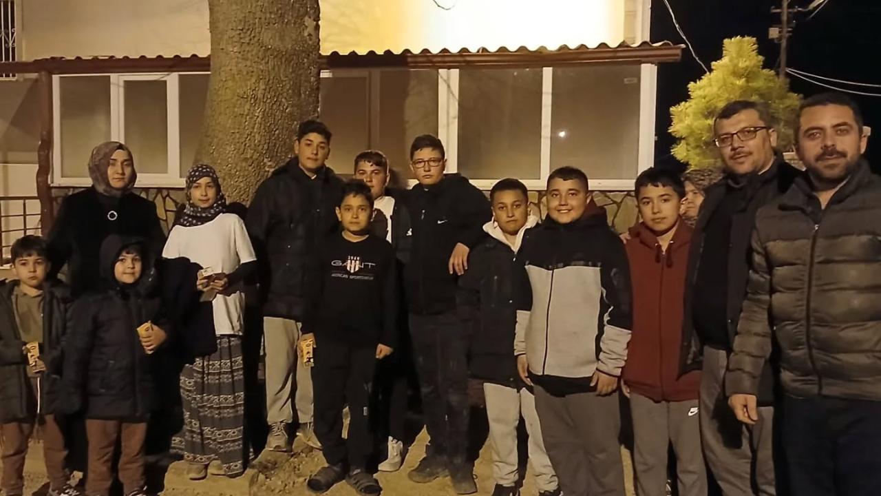 Öğretmen ve Öğrenciler Teravihte Buluştu