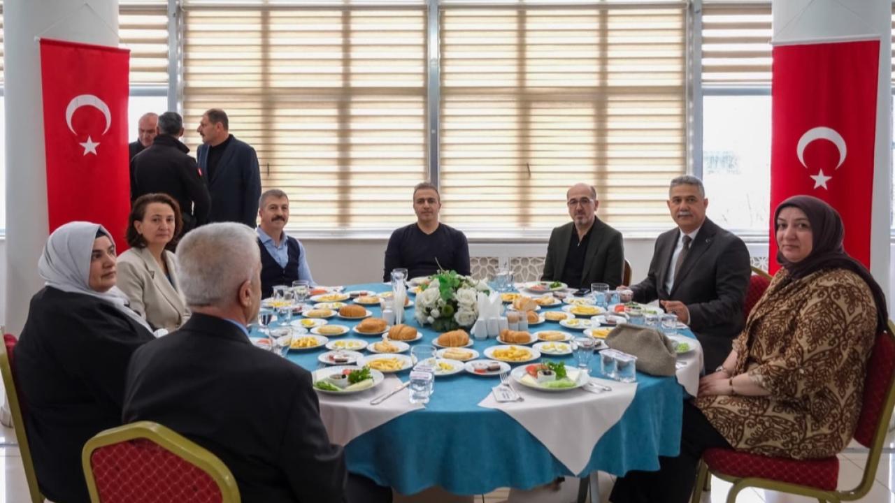 Vali Çiçek Emekli Polisler ve Aileleriyle Kahvaltıda Buluştu