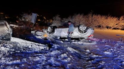 Yoğun Kar ve Gizli Buzlanma Kazaya Yol Açtı: 2 Yaralı