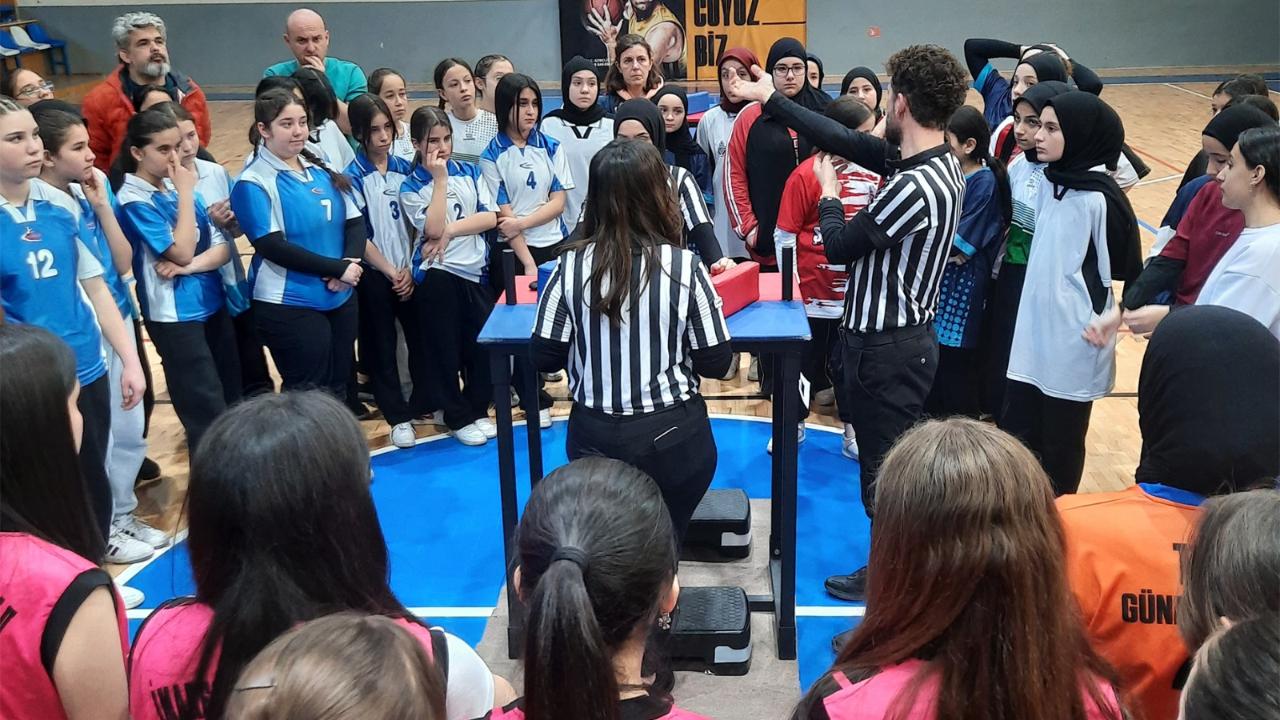 Bilek Güreşinde İl Birincileri Belli Oldu