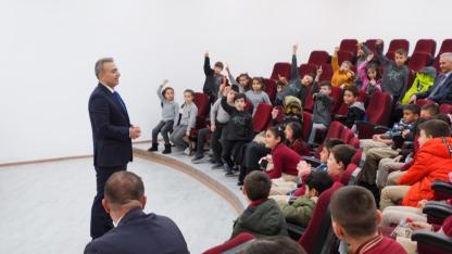 Çiçek Öğrencilerle Hayat Bilgisi Dersi İşledi