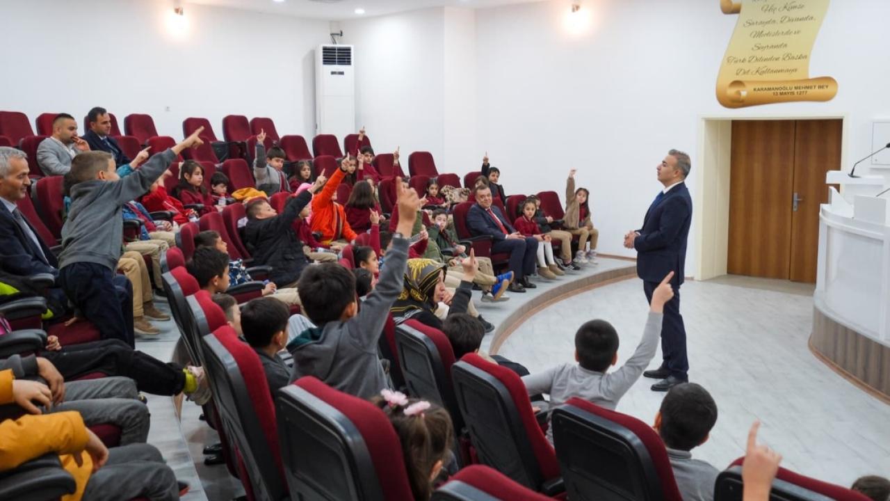 Çiçek Öğrencilerle Hayat Bilgisi Dersi İşledi