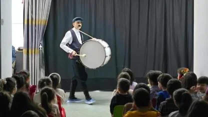 Geleceğin Eğitimcilerinden Minik Kalplere Sevgi Köprüsü