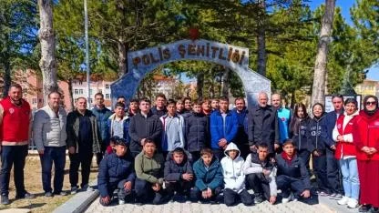 Gençlerden Şehitliğe Vefa Ziyareti