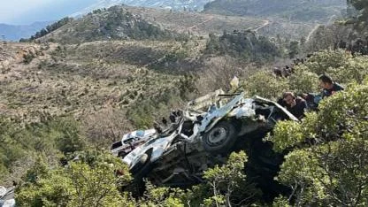 İşçileri Taşıyan Minibüs Uçuruma Yuvarlandı: 3 Ölü, 11 Yaralı