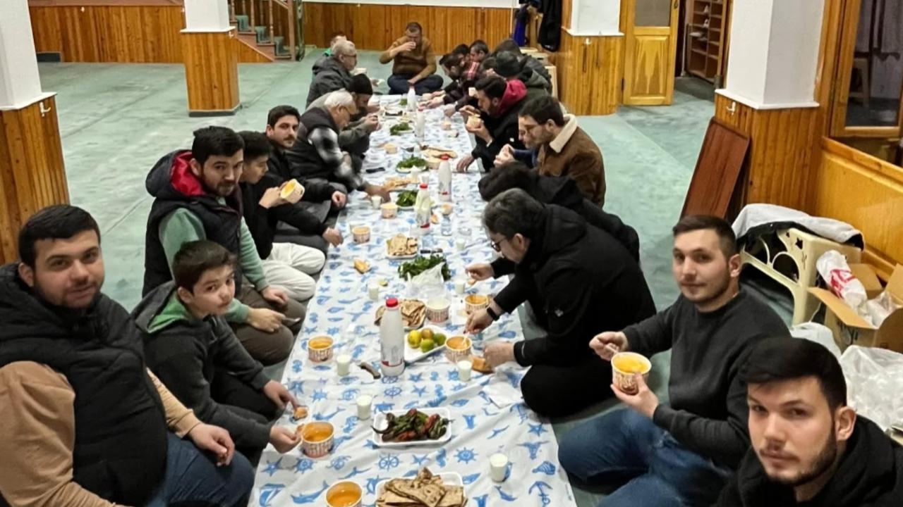 Kadirhane Camii’nde Anlamlı İftar Buluşması