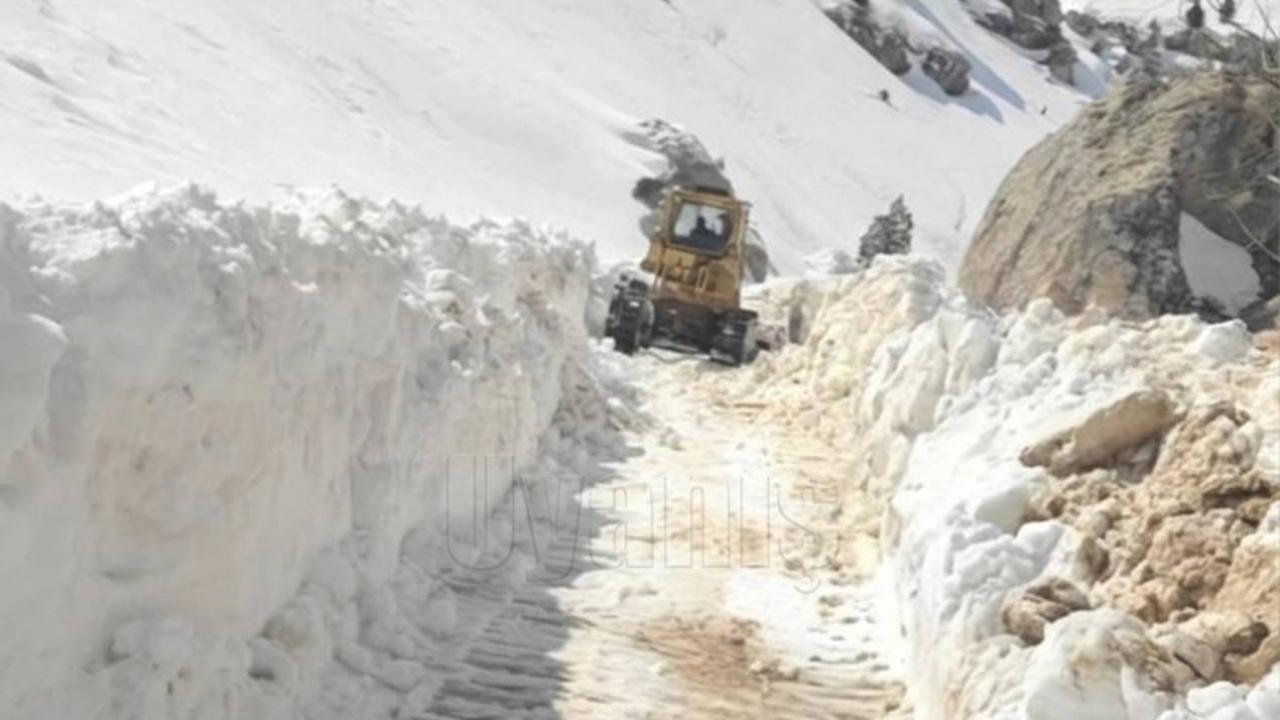 Karaman’da Dağlarda 2 Metreyi Aşan Kar: Yol Açma Çalışmaları Sürüyor