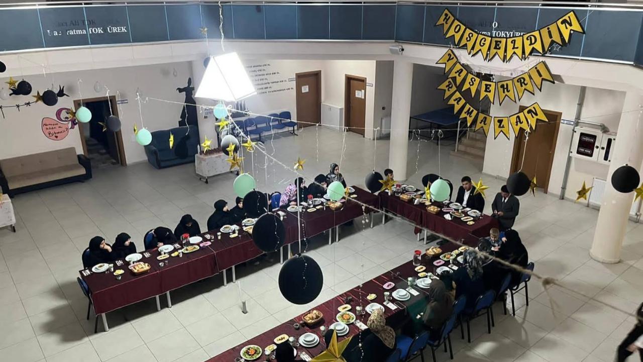 Kaymakam Çam, Kur’an Kursu Öğrencileriyle İftar Sofrasında Buluştu