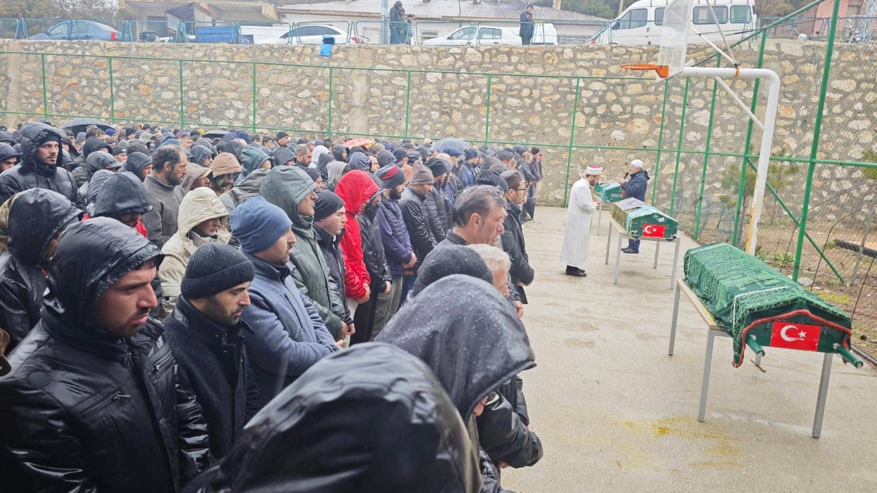 Kazada ölen 3 kişi toprağa verildi