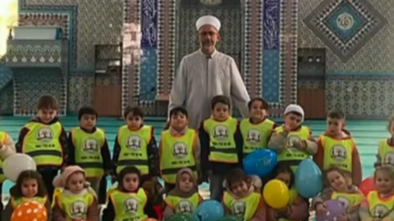 Minik Kalplerden Camiye Anlamlı Ramazan Ziyareti