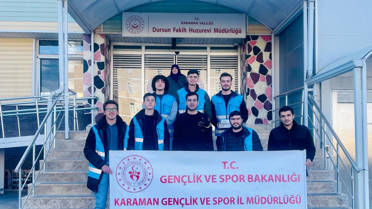 Piri Reis Erkek Yurdu Öğrencilerinden Huzurevi Sakinlerine Anlamlı Ziyaret