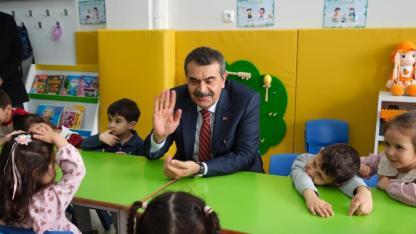 Bakan Tekin, Yenişehir Anaokulunda Minik Öğrencilerle Bir Araya Geldi