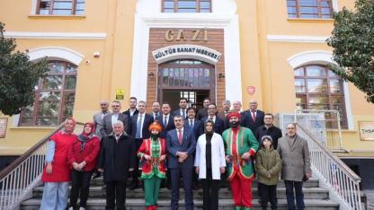 Millî Eğitim Bakanı Tekin Karaman’da Maarif Müzesi’ni Ziyaret Etti, Esnafla Buluştu