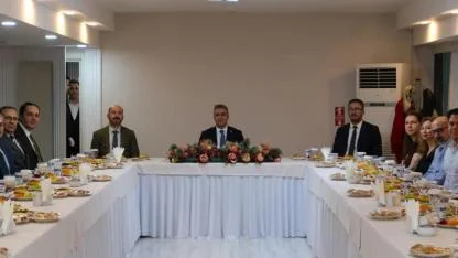 Vali Çiçek’ten Doktorlara Vefa: “Gece Gündüz Büyük Bir Özveriyle Çalışıyorsunuz”