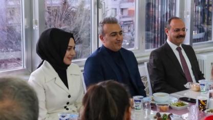 Vali Hayrettin Çiçek Koruyucu Ailelerle İftar Sofrasında Buluştu