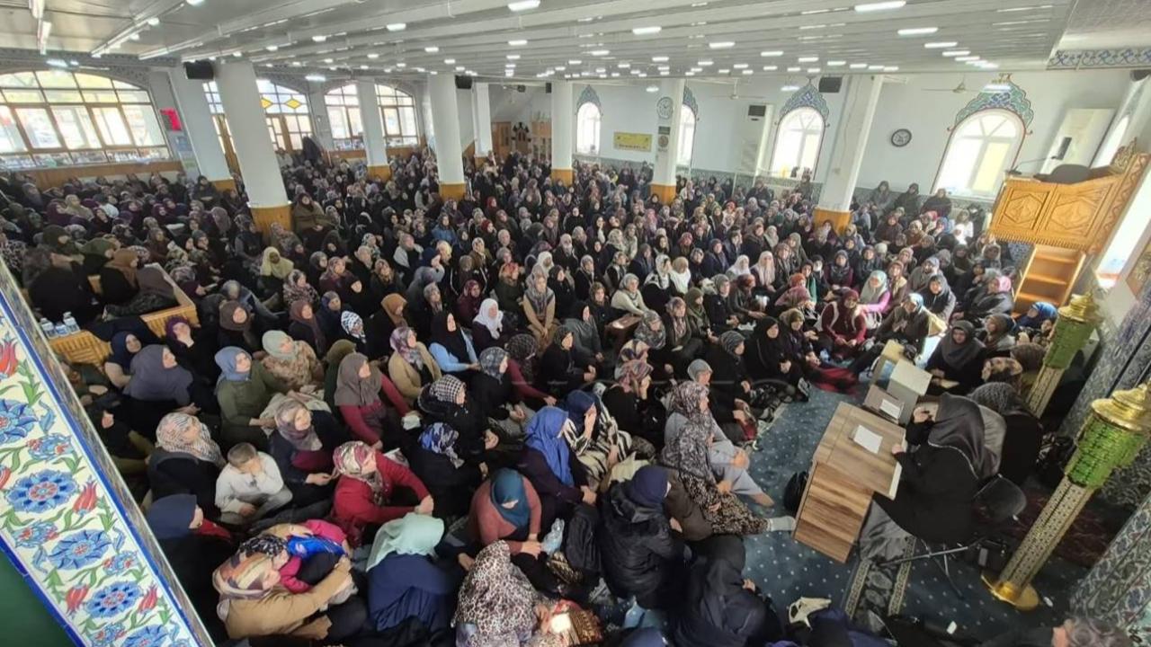 Yeşil Camii’nde Hanımlara Yönelik Kadir Gecesi ve Hatim Dua Programı Düzenlendi