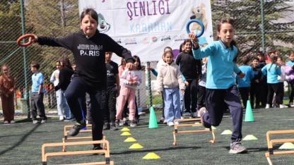 23 Nisan coşkusu eğlenceli atletizm oyunlarıyla yaşandı