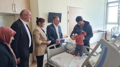 AK Parti 23 Nisan’da Hastanedeki Çocukları Ziyaret Etti