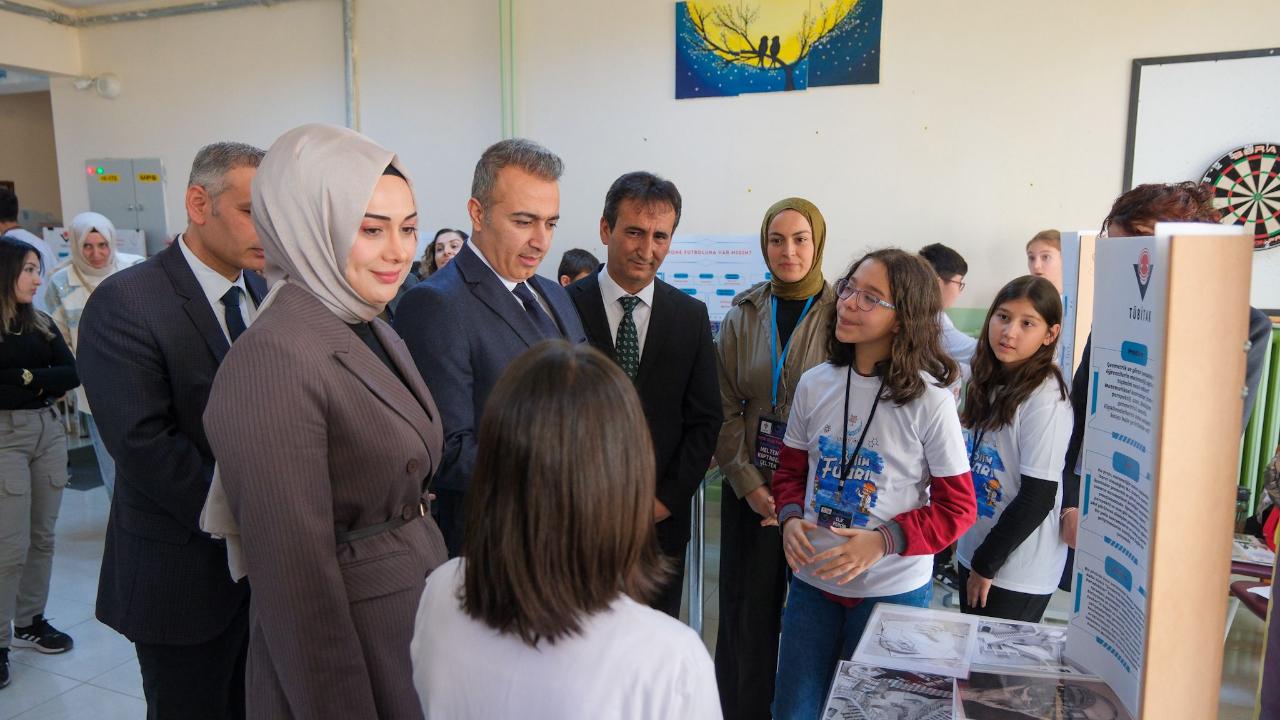 BİLSEM'de TÜBİTAK 4006 Bilim Fuarı Açıldı