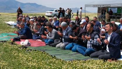 Ekinözü Köyü’nde Bereket İçin Şükür Duası Yapıldı