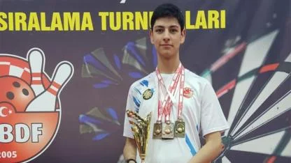 Enes Malik Akgöz’den Üç Kategoride Madalya