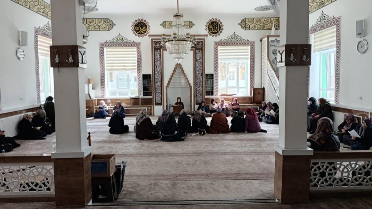 Hanımlara Yönelik Hatim ve Dua Programı Düzenlendi