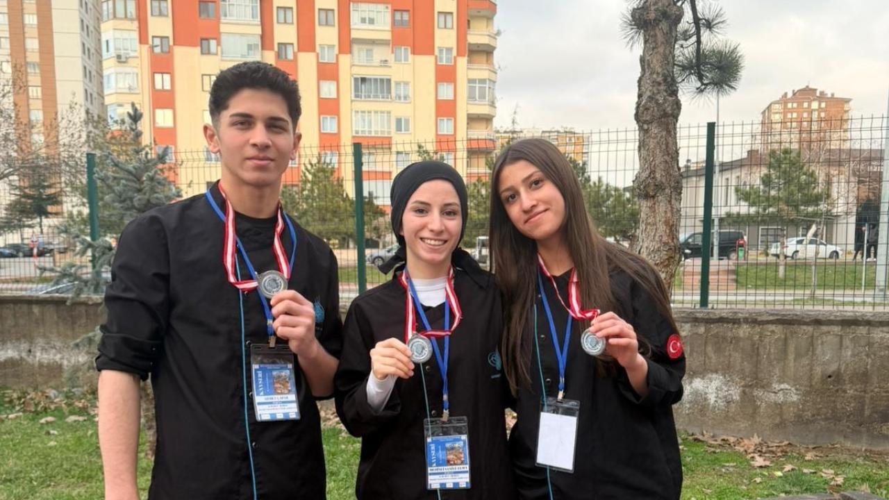 Karaman Hatuniye Lisesi’nden Uluslararası Yarışmada Gümüş Madalya