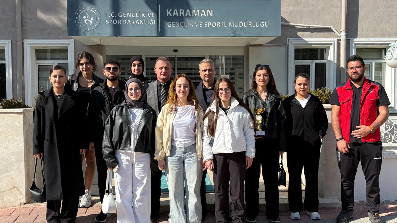 Karaman Yurtlig Kız Voleybol Takımı Akdeniz Bölgesi Üçüncüsü Oldu