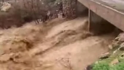 Karaman’da Şiddetli Yağış Dereleri Taşırdı, Şimşekler Geceyi Aydınlattı