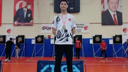 Karamanlı Dartçı Enes Malik Akgöz'den Çifte Başarı