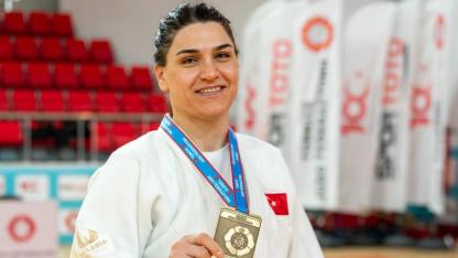 KARANLIĞI AŞTI, ZİRVEYE ÇIKTI! Zeynep Çelik Türkiye Şampiyonu