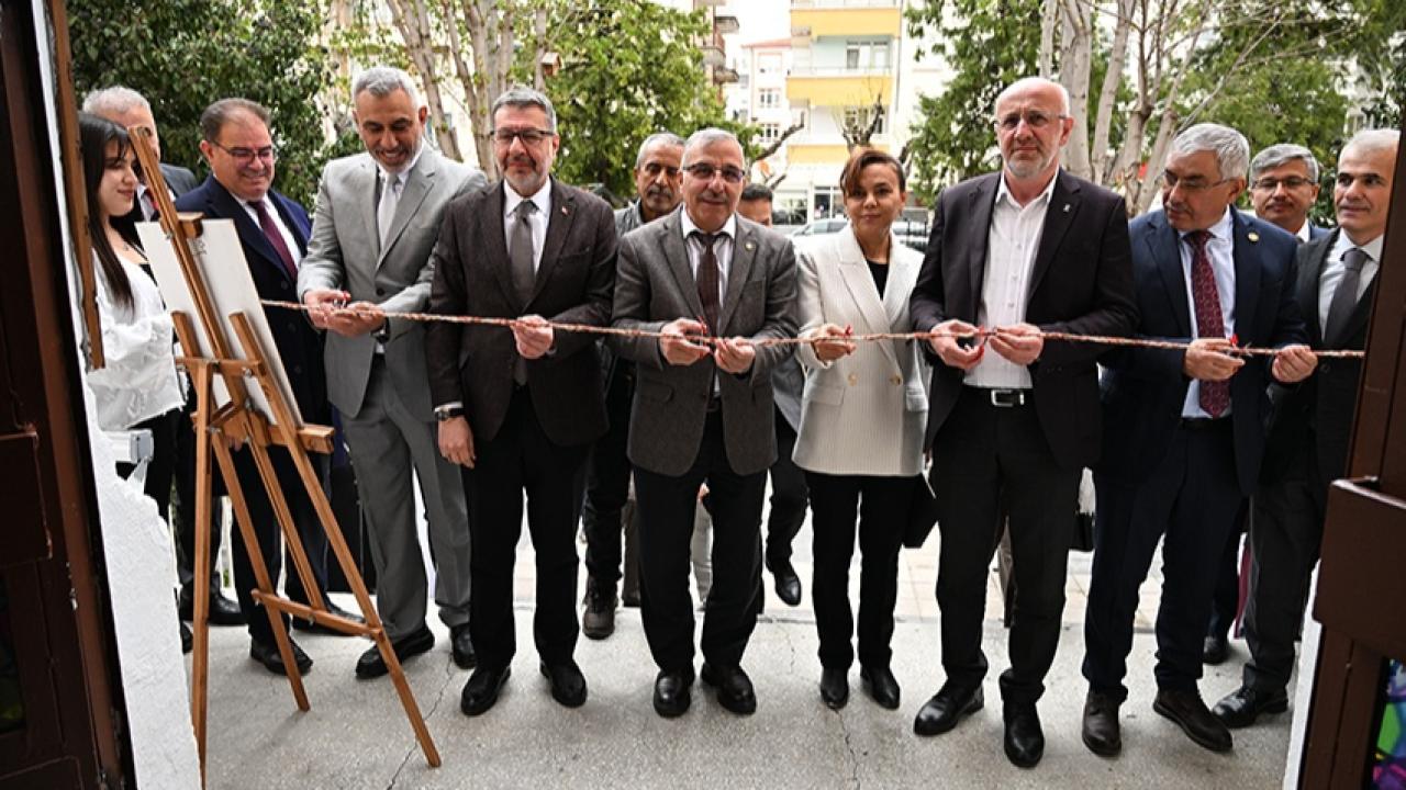 Manifest Sanatla Umut Oluyor