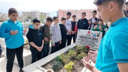 Öğrencilerden 10 Nisan Polis Günü’nde şehit polis Hakan Yılmaz’a vefa ziyareti