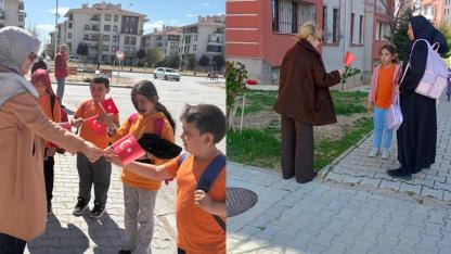 Site Yönetiminden Çocuklara 23 Nisan Sürprizi: Türk Bayrağı Dağıtıldı