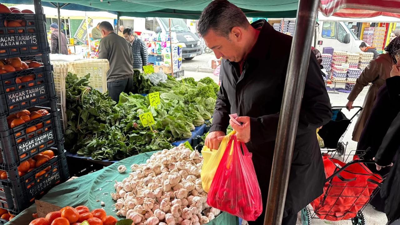 Ünver Pazarda Nabız Tuttu: “Fiyatlar Düşüyor Ama Esnaf Zor Durumda”