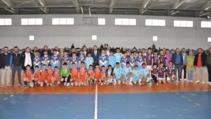 Ermenek’te Ortaokullar Arası Futsal Turnuvası Finali Nefes Kesti