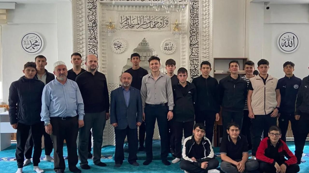 Güzel Evler Camii’nde Gençlik Buluşması Düzenlendi