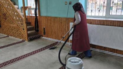 Karaman Belediyesi’nden Camilerde Temizlik ve Çevre Düzenleme Çalışması