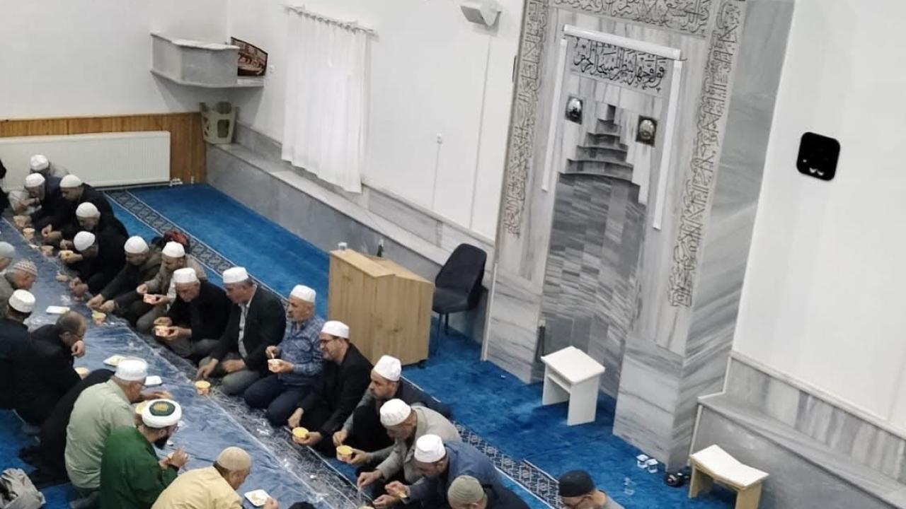 Karaman’da Sabah Namazında Buluşma: Camilerde Manevi Atmosfer Yoğun İlgi Gördü