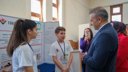 Vali Çiçek’ten Zübeyde Hanım Ortaokulu’na Bilim Fuarı Ziyareti