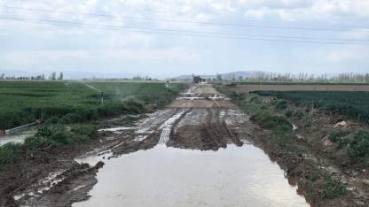 Yağmurlama Yolları Vurdu: Ovada Ulaşım Alarm Veriyor
